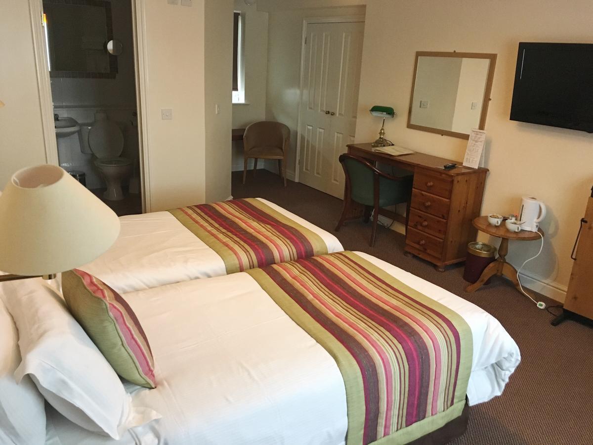 The Tally Ho Hotel - B&B Bicester Esterno foto