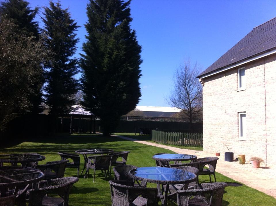The Tally Ho Hotel - B&B Bicester Esterno foto